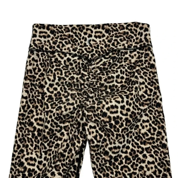 Zyia Active Leopard Brilliant Scrunch leggings - Picture 6 of 9